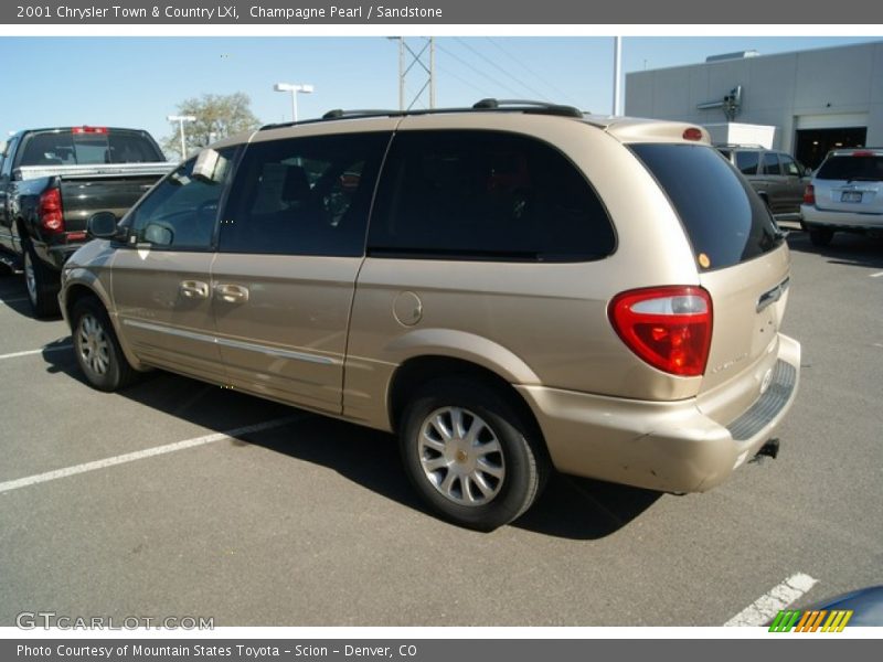 Champagne Pearl / Sandstone 2001 Chrysler Town & Country LXi