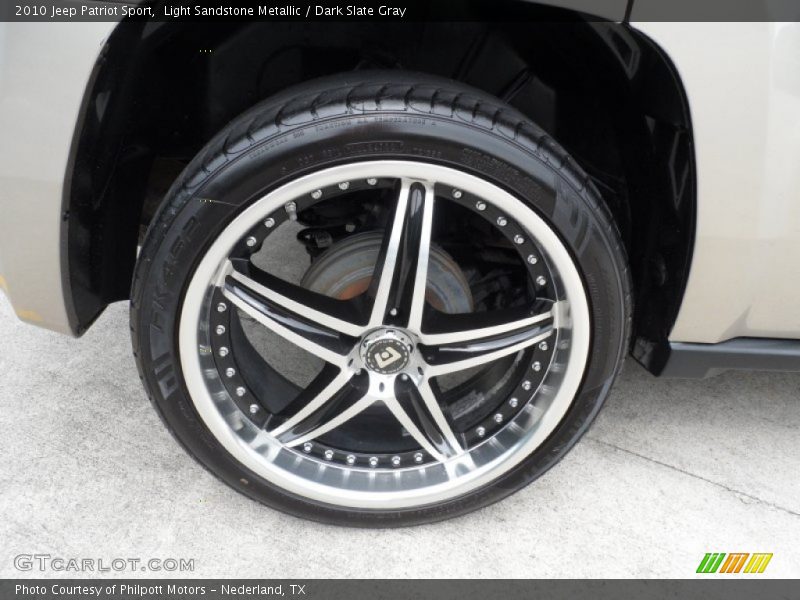 Light Sandstone Metallic / Dark Slate Gray 2010 Jeep Patriot Sport