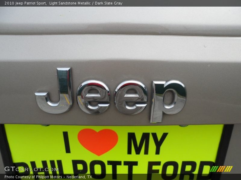 Light Sandstone Metallic / Dark Slate Gray 2010 Jeep Patriot Sport