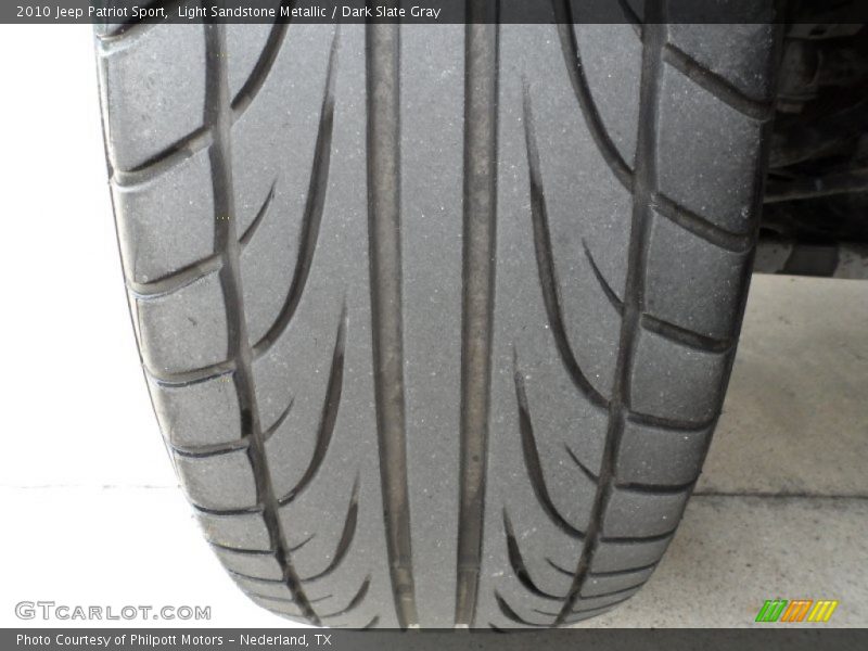 Light Sandstone Metallic / Dark Slate Gray 2010 Jeep Patriot Sport