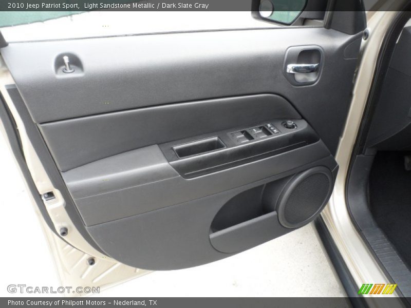 Light Sandstone Metallic / Dark Slate Gray 2010 Jeep Patriot Sport