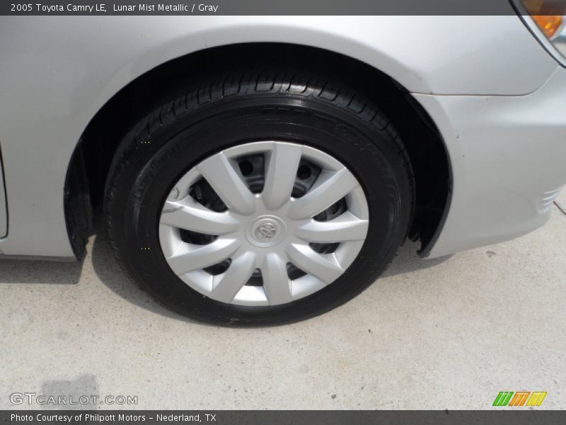 Lunar Mist Metallic / Gray 2005 Toyota Camry LE
