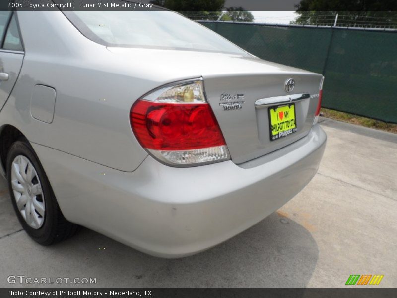 Lunar Mist Metallic / Gray 2005 Toyota Camry LE