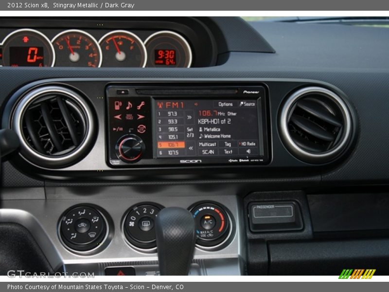 Stingray Metallic / Dark Gray 2012 Scion xB