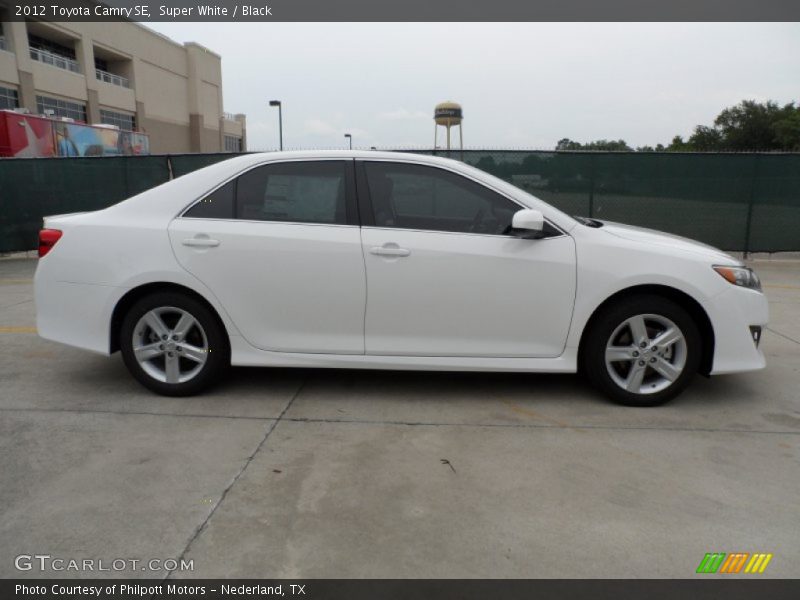 Super White / Black 2012 Toyota Camry SE