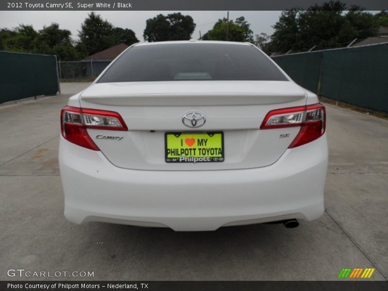 Super White / Black 2012 Toyota Camry SE