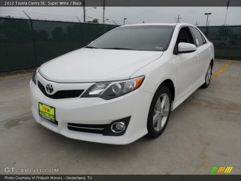 Super White / Black 2012 Toyota Camry SE