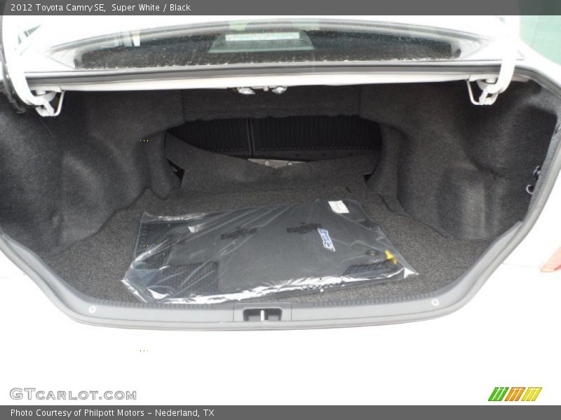 Super White / Black 2012 Toyota Camry SE