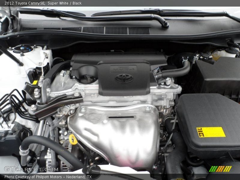 Super White / Black 2012 Toyota Camry SE