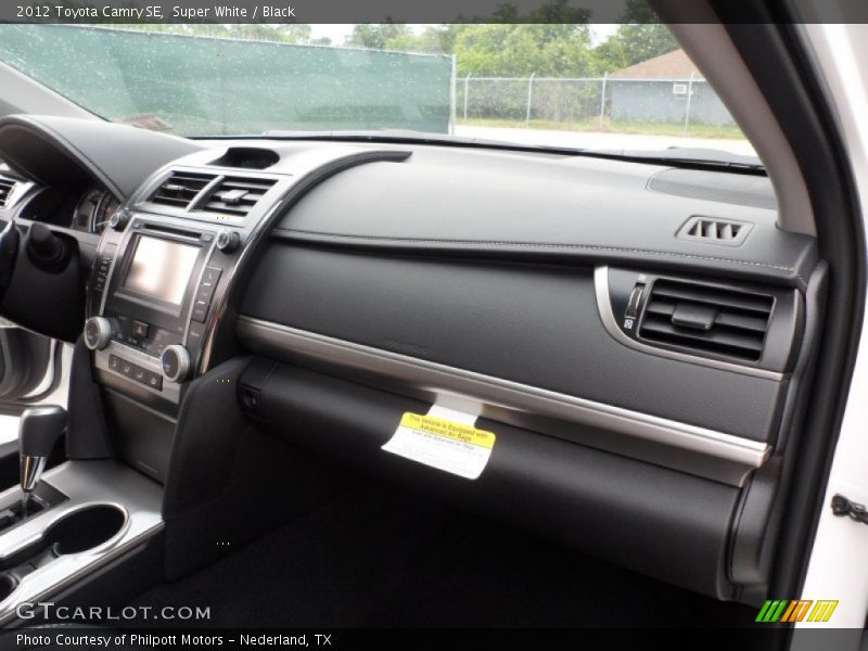 Super White / Black 2012 Toyota Camry SE