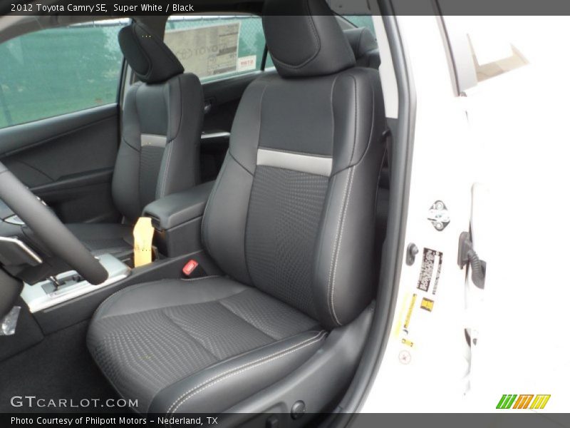 Super White / Black 2012 Toyota Camry SE