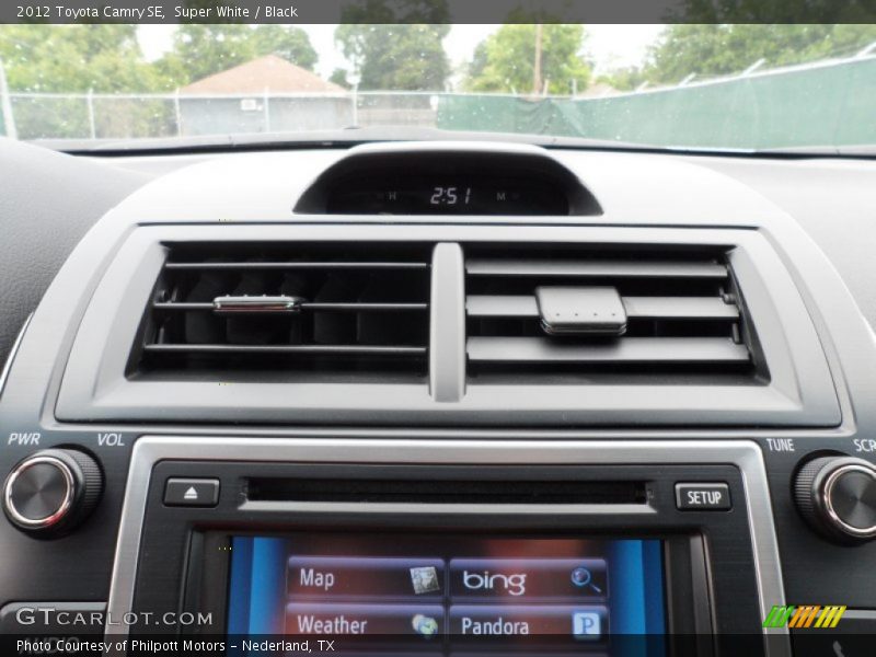 Super White / Black 2012 Toyota Camry SE