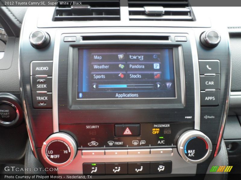 Super White / Black 2012 Toyota Camry SE