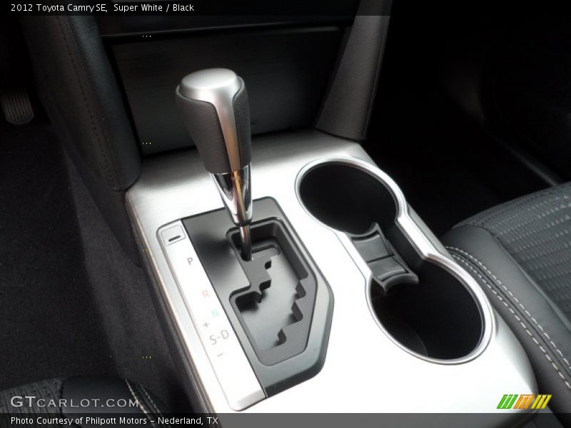 Super White / Black 2012 Toyota Camry SE