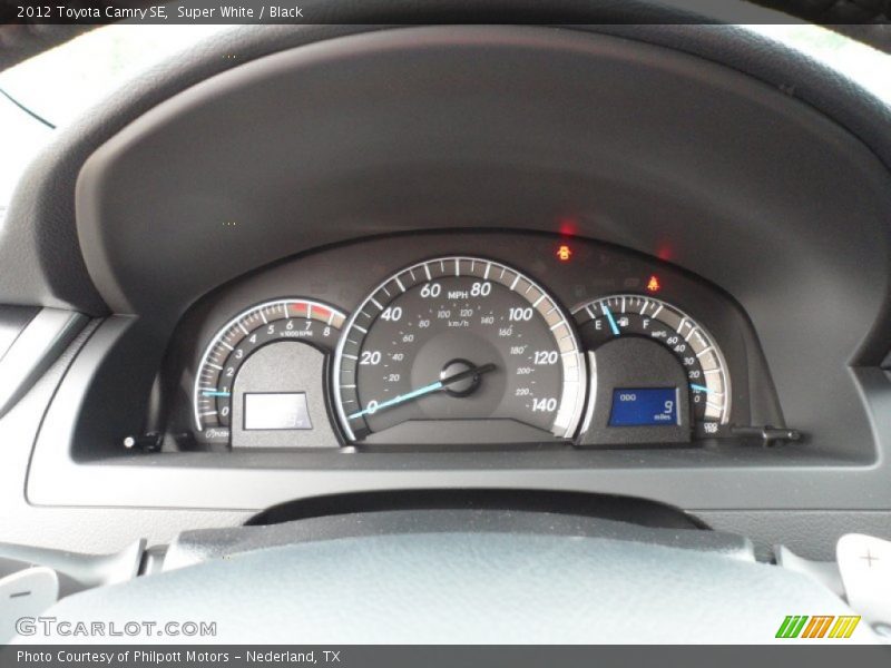 Super White / Black 2012 Toyota Camry SE