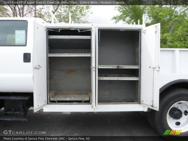  2001 F750 Super Duty XL Crew Cab Utility Truck Oxford White
