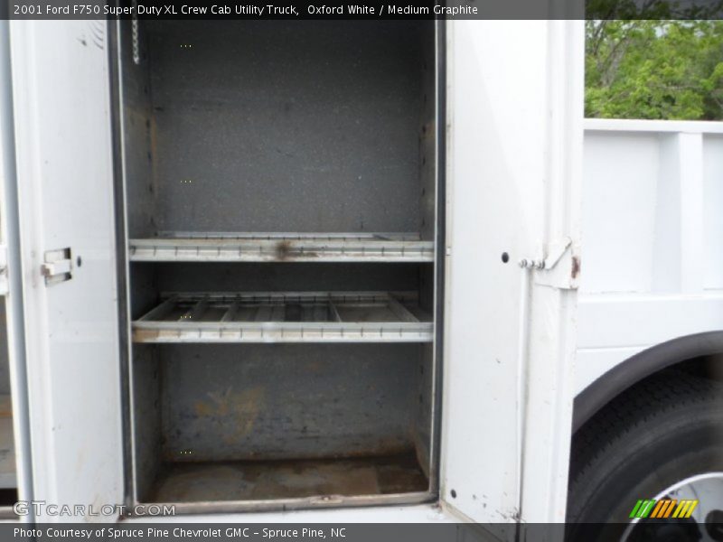Oxford White / Medium Graphite 2001 Ford F750 Super Duty XL Crew Cab Utility Truck
