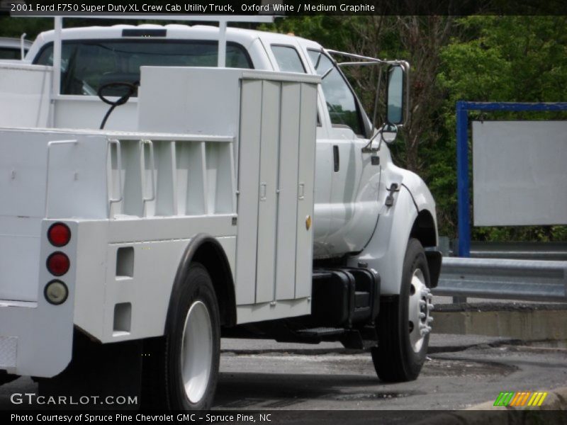 Oxford White / Medium Graphite 2001 Ford F750 Super Duty XL Crew Cab Utility Truck