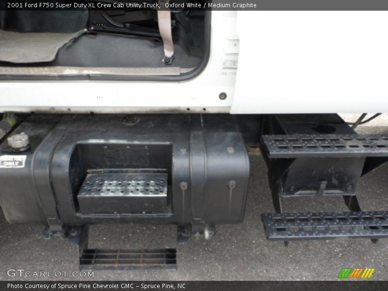 Oxford White / Medium Graphite 2001 Ford F750 Super Duty XL Crew Cab Utility Truck