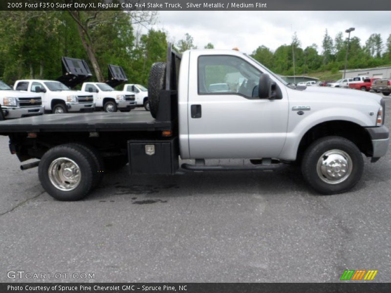 Silver Metallic / Medium Flint 2005 Ford F350 Super Duty XL Regular Cab 4x4 Stake Truck