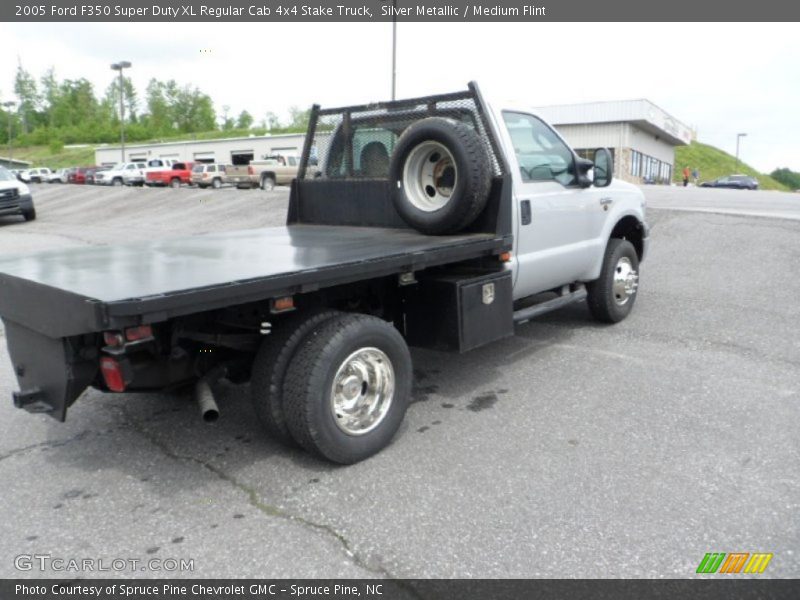 Silver Metallic / Medium Flint 2005 Ford F350 Super Duty XL Regular Cab 4x4 Stake Truck
