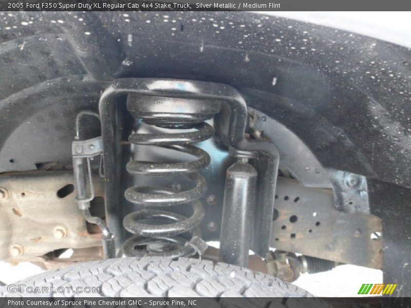 Undercarriage of 2005 F350 Super Duty XL Regular Cab 4x4 Stake Truck