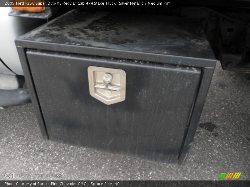 Silver Metallic / Medium Flint 2005 Ford F350 Super Duty XL Regular Cab 4x4 Stake Truck