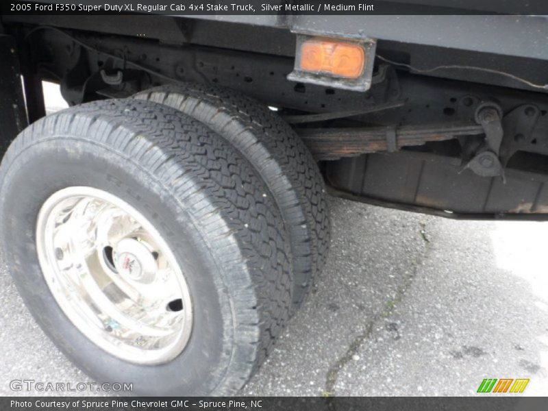 Silver Metallic / Medium Flint 2005 Ford F350 Super Duty XL Regular Cab 4x4 Stake Truck
