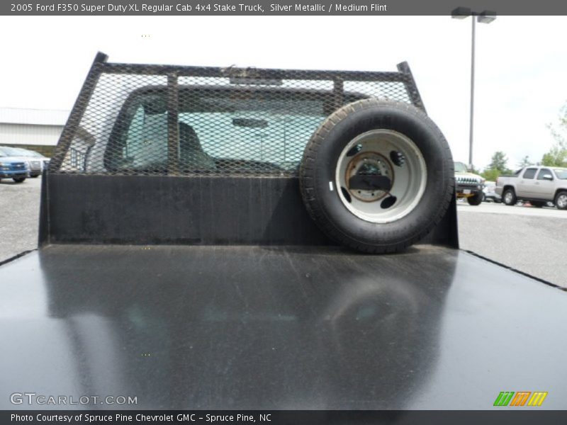 Silver Metallic / Medium Flint 2005 Ford F350 Super Duty XL Regular Cab 4x4 Stake Truck