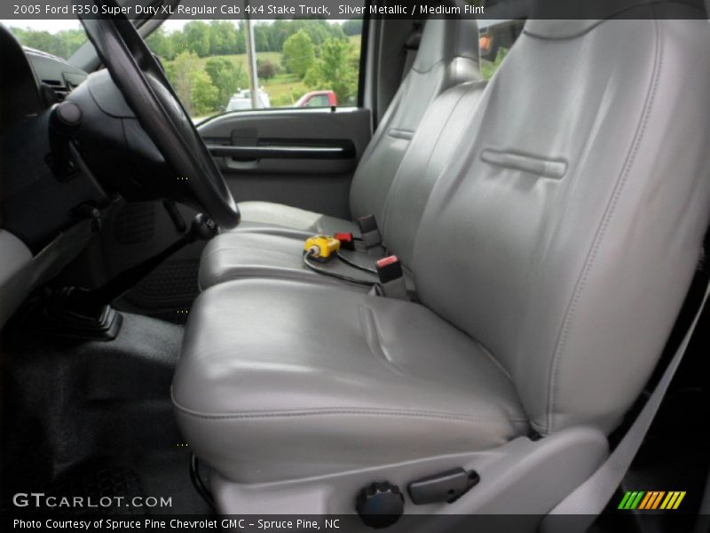  2005 F350 Super Duty XL Regular Cab 4x4 Stake Truck Medium Flint Interior