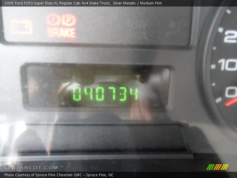 Silver Metallic / Medium Flint 2005 Ford F350 Super Duty XL Regular Cab 4x4 Stake Truck