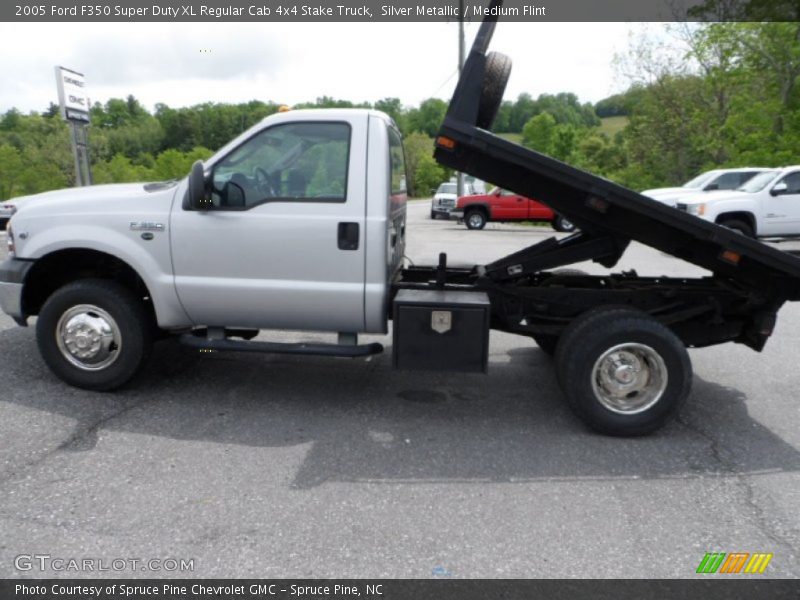 Silver Metallic / Medium Flint 2005 Ford F350 Super Duty XL Regular Cab 4x4 Stake Truck