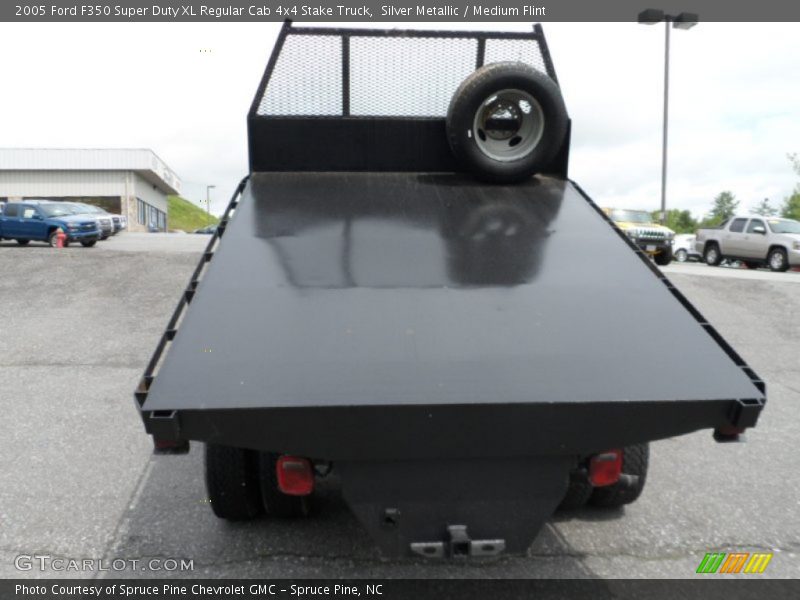 Silver Metallic / Medium Flint 2005 Ford F350 Super Duty XL Regular Cab 4x4 Stake Truck