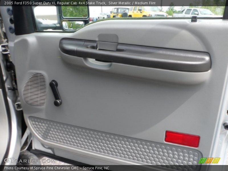 Silver Metallic / Medium Flint 2005 Ford F350 Super Duty XL Regular Cab 4x4 Stake Truck