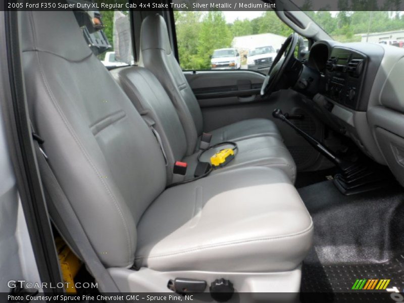  2005 F350 Super Duty XL Regular Cab 4x4 Stake Truck Medium Flint Interior