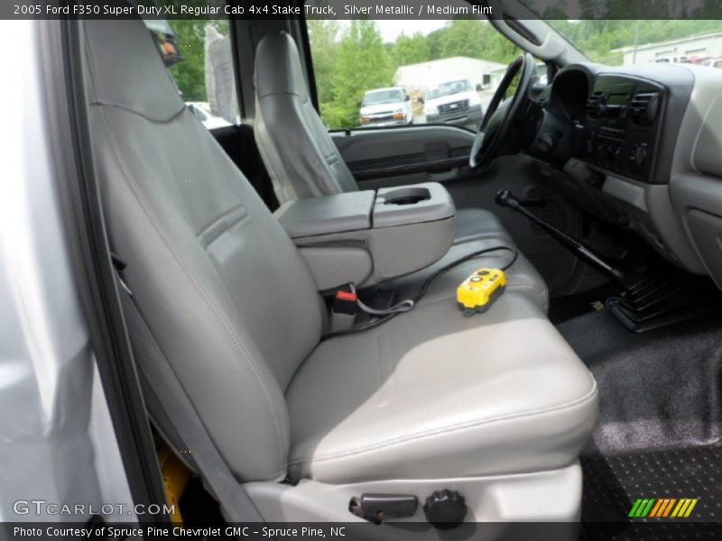 Silver Metallic / Medium Flint 2005 Ford F350 Super Duty XL Regular Cab 4x4 Stake Truck