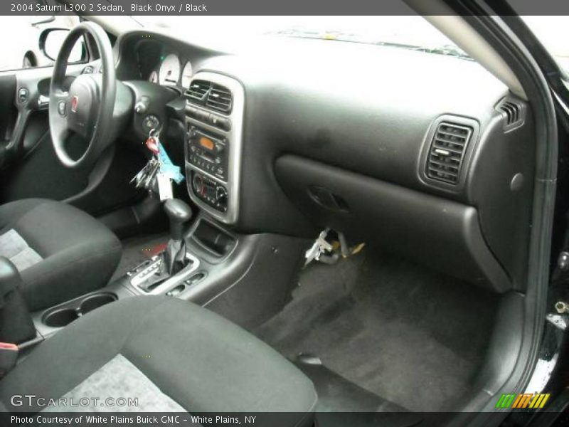 Black Onyx / Black 2004 Saturn L300 2 Sedan