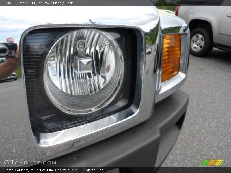 Yellow / Ebony Black 2007 Hummer H3