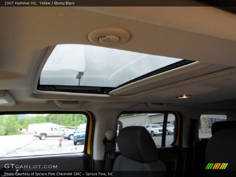 Yellow / Ebony Black 2007 Hummer H3