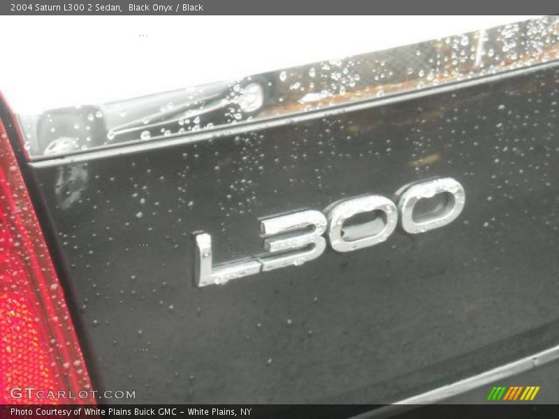 Black Onyx / Black 2004 Saturn L300 2 Sedan