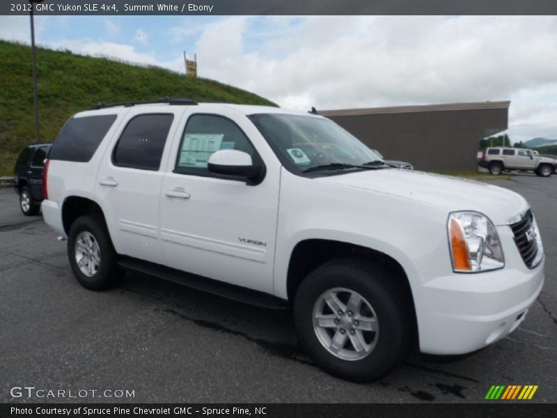 Front 3/4 View of 2012 Yukon SLE 4x4