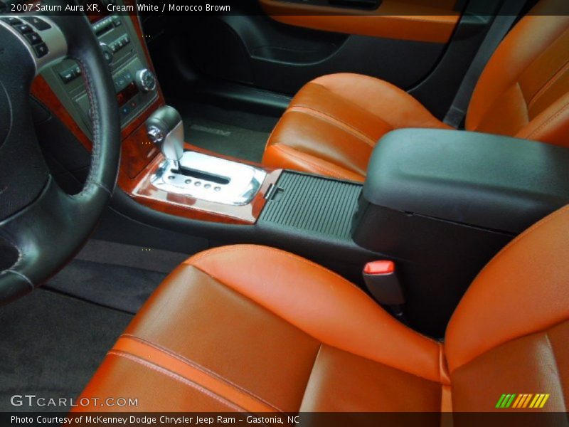 Cream White / Morocco Brown 2007 Saturn Aura XR