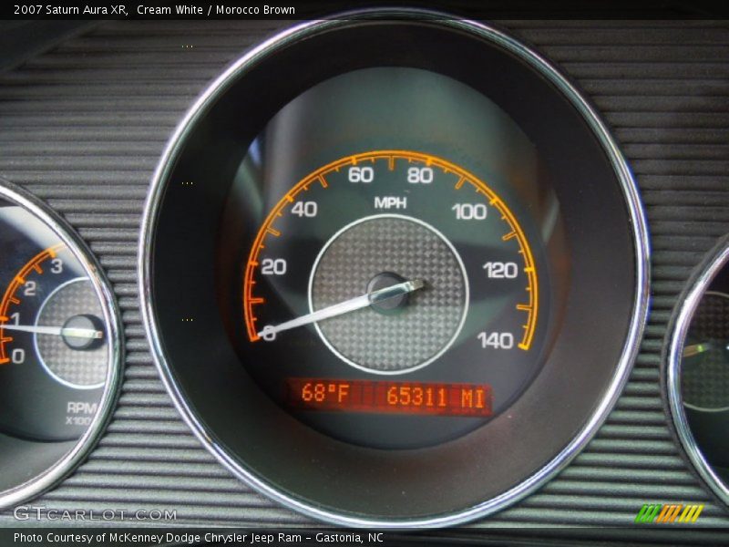 Cream White / Morocco Brown 2007 Saturn Aura XR
