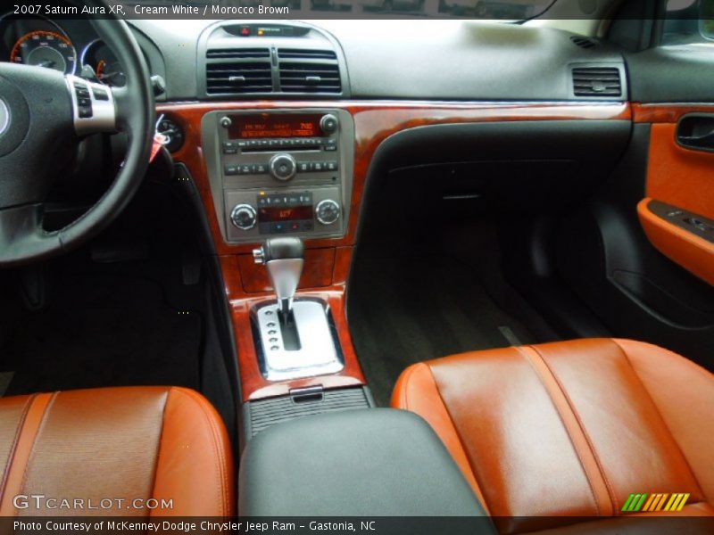 Cream White / Morocco Brown 2007 Saturn Aura XR