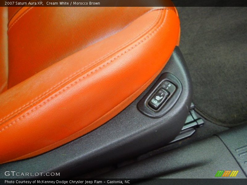 Cream White / Morocco Brown 2007 Saturn Aura XR