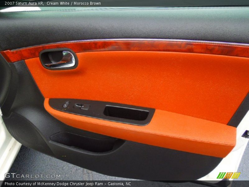 Cream White / Morocco Brown 2007 Saturn Aura XR