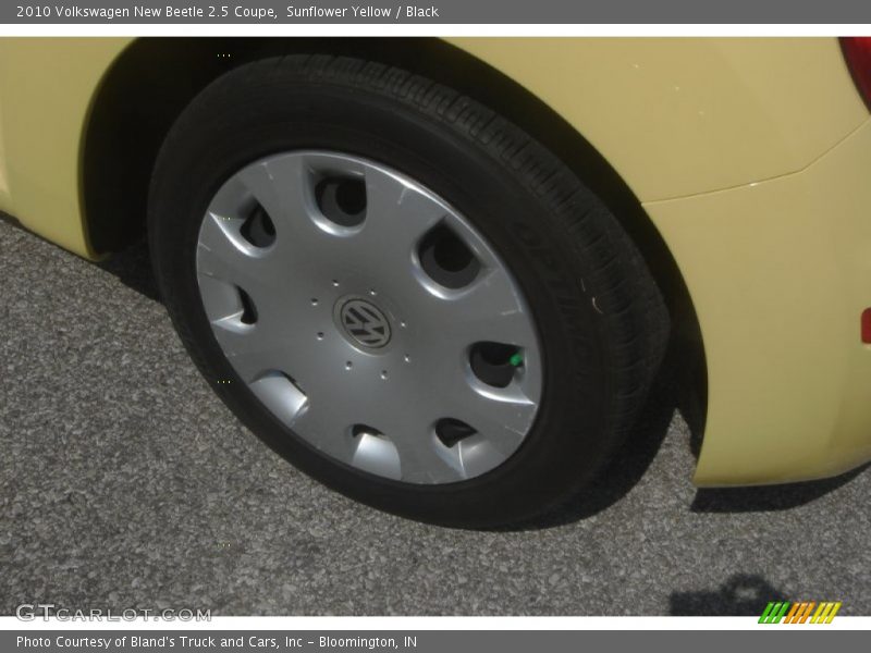 Sunflower Yellow / Black 2010 Volkswagen New Beetle 2.5 Coupe