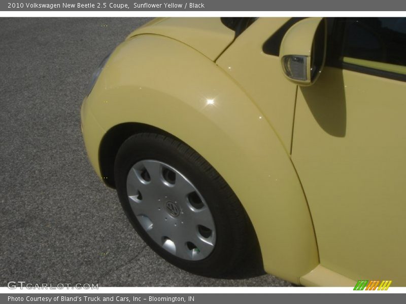 Sunflower Yellow / Black 2010 Volkswagen New Beetle 2.5 Coupe