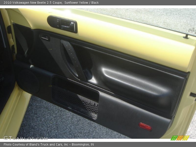 Sunflower Yellow / Black 2010 Volkswagen New Beetle 2.5 Coupe