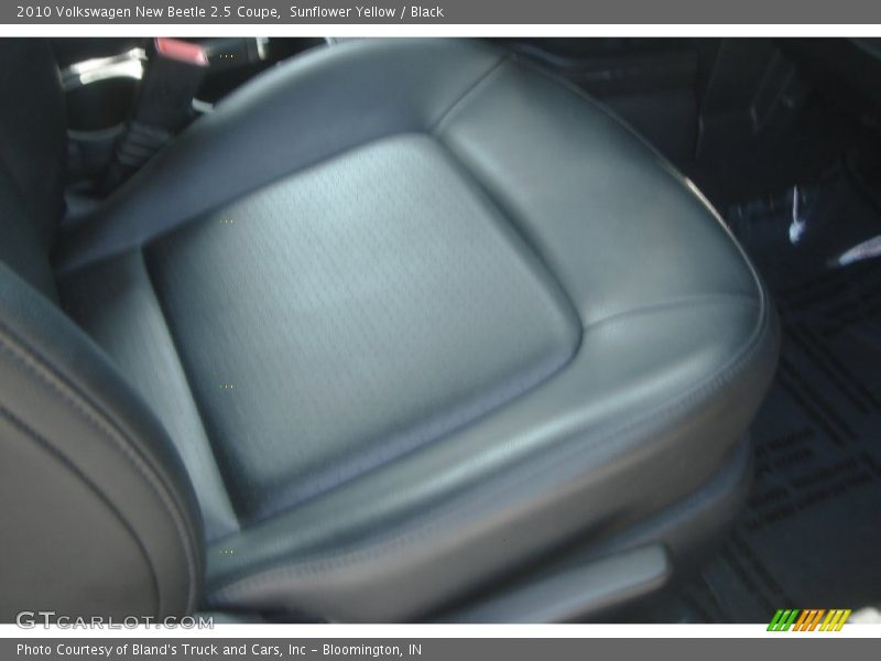 Sunflower Yellow / Black 2010 Volkswagen New Beetle 2.5 Coupe